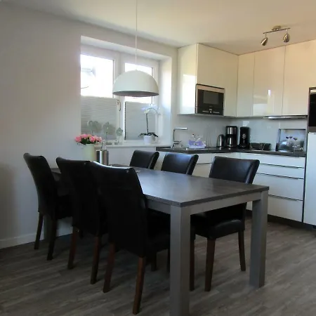 Strandnah-Gelegen-Waldwinkel-3-Mit-Balkon * Westerland