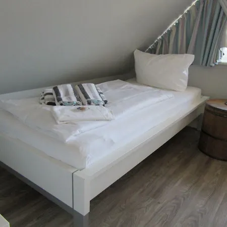 Strandnah-Gelegen-Waldwinkel-3-Mit-Balkon * Westerland